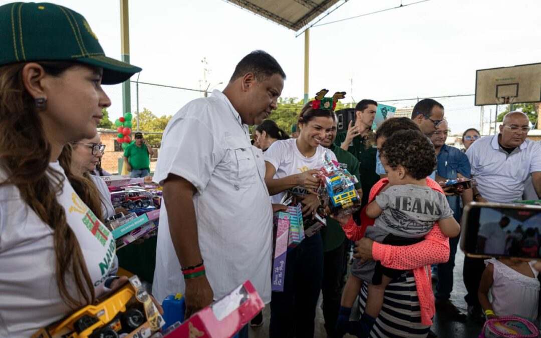La Primera Dama Vanessa Linares de Ramírez y el alcalde Rafael Ramírez entregaron 23.619 juguetes con la Campaña Navidad Consciente y Solidaria